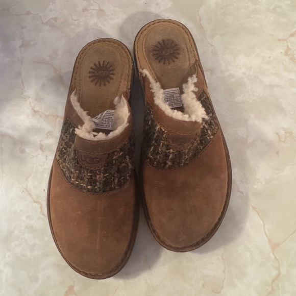 UGG Australia Leather Mules w/ Wool details and Genuine Sheepskin lining! EUC - Picture 10 of 10